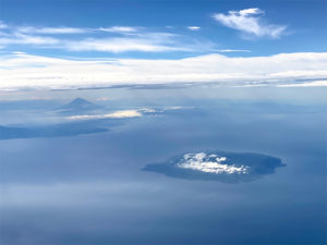 帰りの飛行機から青空に夏雲に富士山が見えて、デカい空を眺めるのは気持ちがいい。